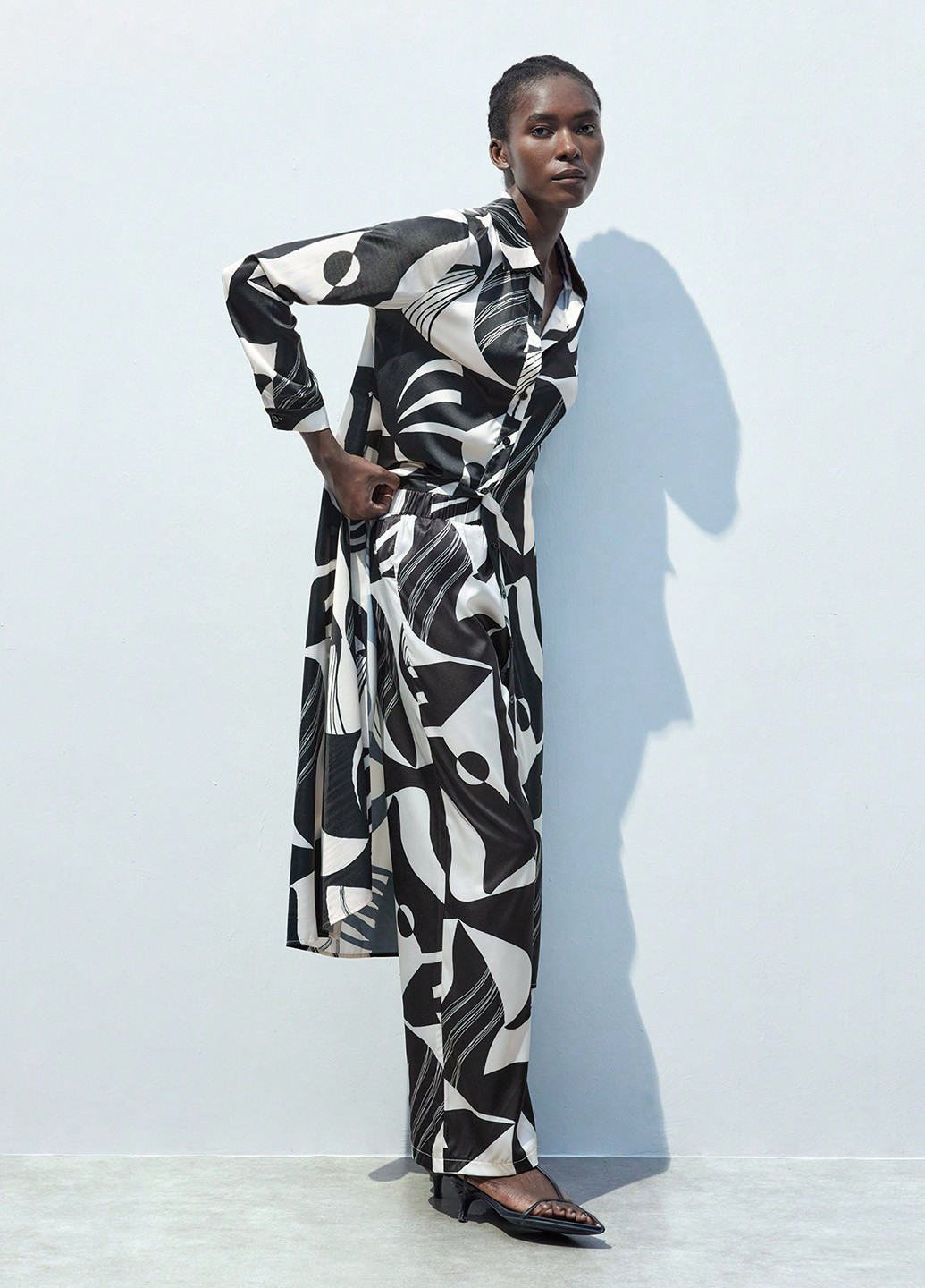 Чорно-білий кежуал сукня сукня-сорочка SHEIN з абстрактним візерунком