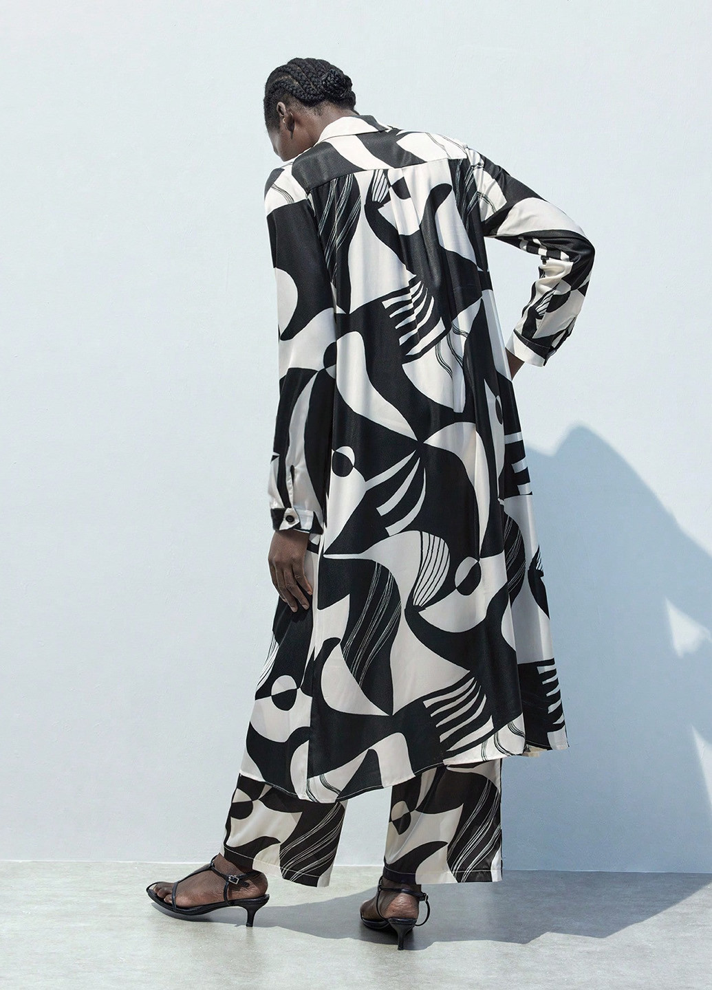 Чорно-білий кежуал сукня сукня-сорочка SHEIN з абстрактним візерунком