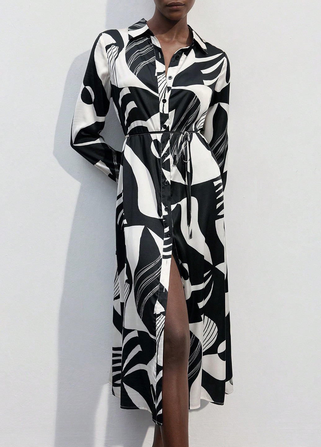 Чорно-білий кежуал сукня сукня-сорочка SHEIN з абстрактним візерунком