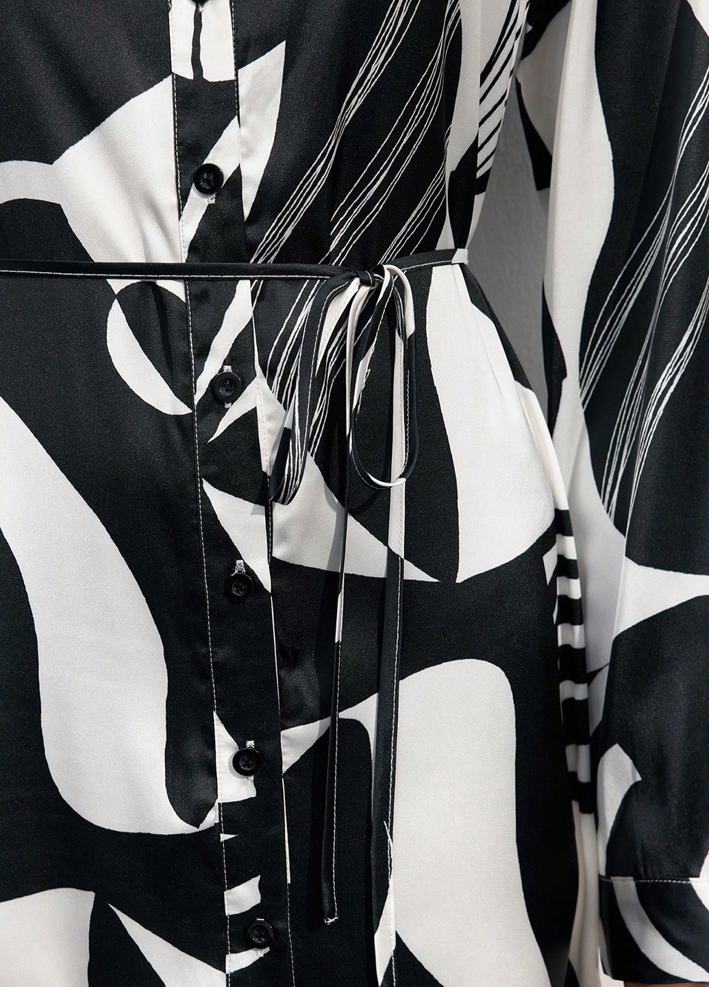 Чорно-білий кежуал сукня сукня-сорочка SHEIN з абстрактним візерунком