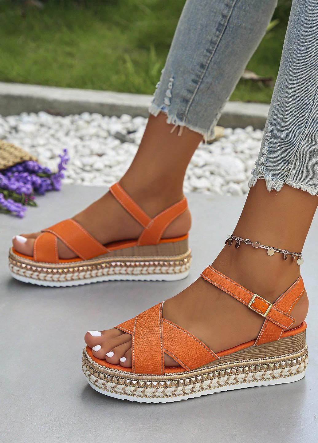 Оранжевые босоножки SHEIN с ремешком с заклепками, плетение