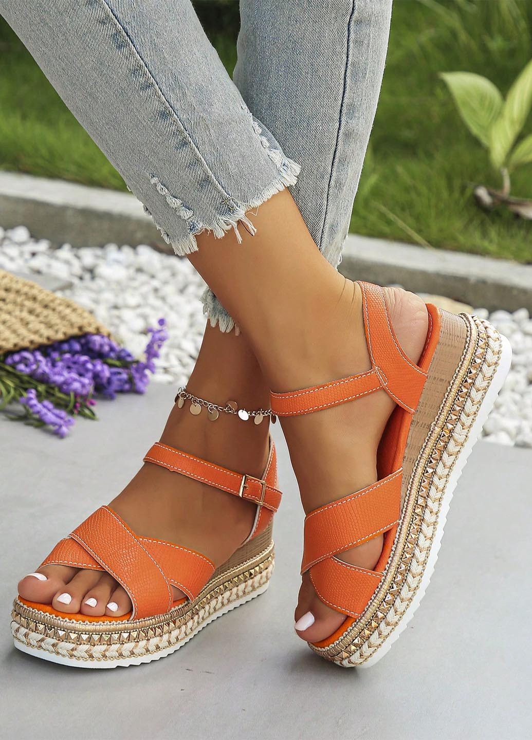 Оранжевые босоножки SHEIN с ремешком с заклепками, плетение