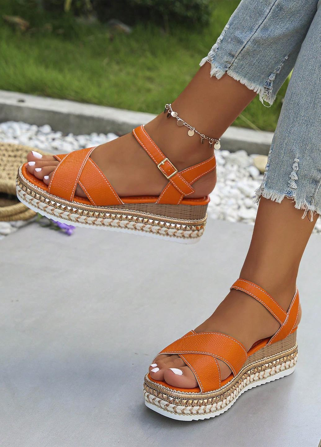 Оранжевые босоножки SHEIN с ремешком с заклепками, плетение