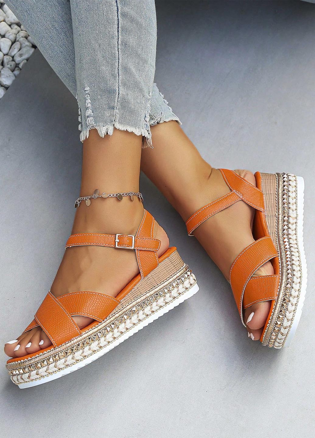 Оранжевые босоножки SHEIN с ремешком с заклепками, плетение