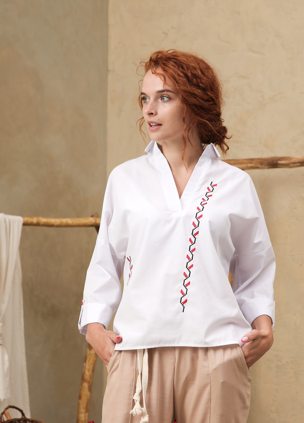 Біла літня блузка вільного крою зі спущеною лінією плеча INNOE Блуза