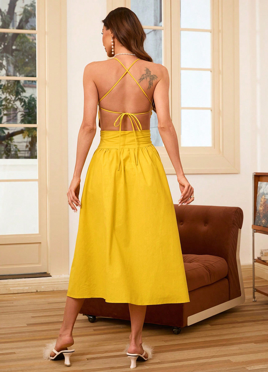 Желтое коктейльное, кэжуал платье клеш, с открытой спиной SHEIN однотонное