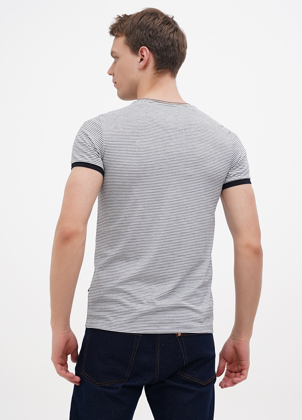 Черно-белая футболка Benson & Cherry