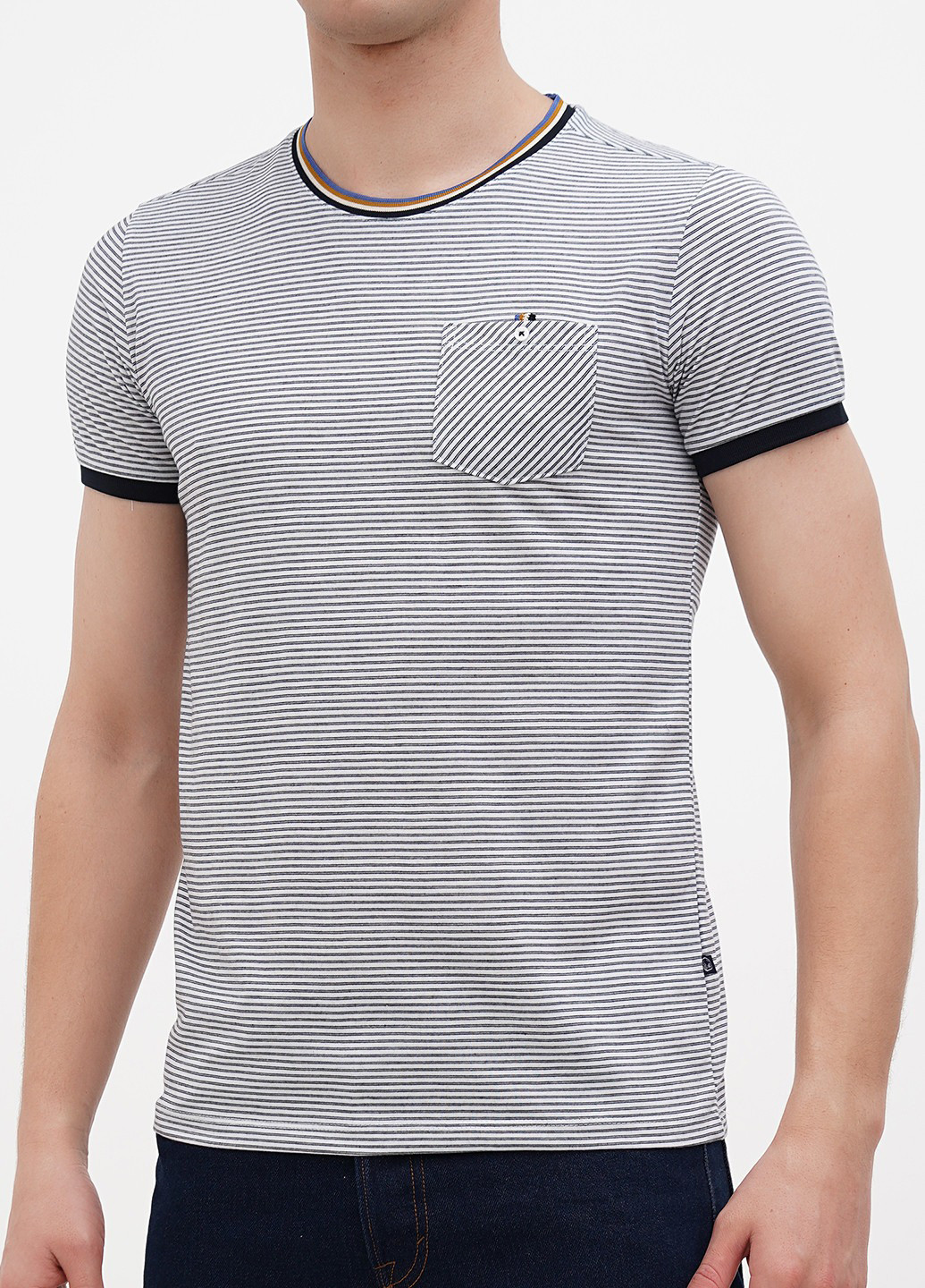 Черно-белая футболка Benson & Cherry