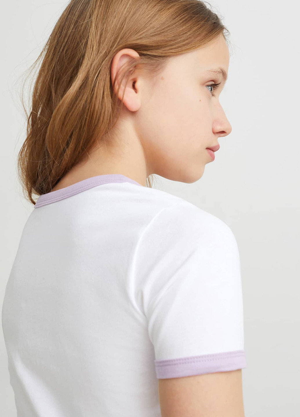 Белая летняя футболка C&A