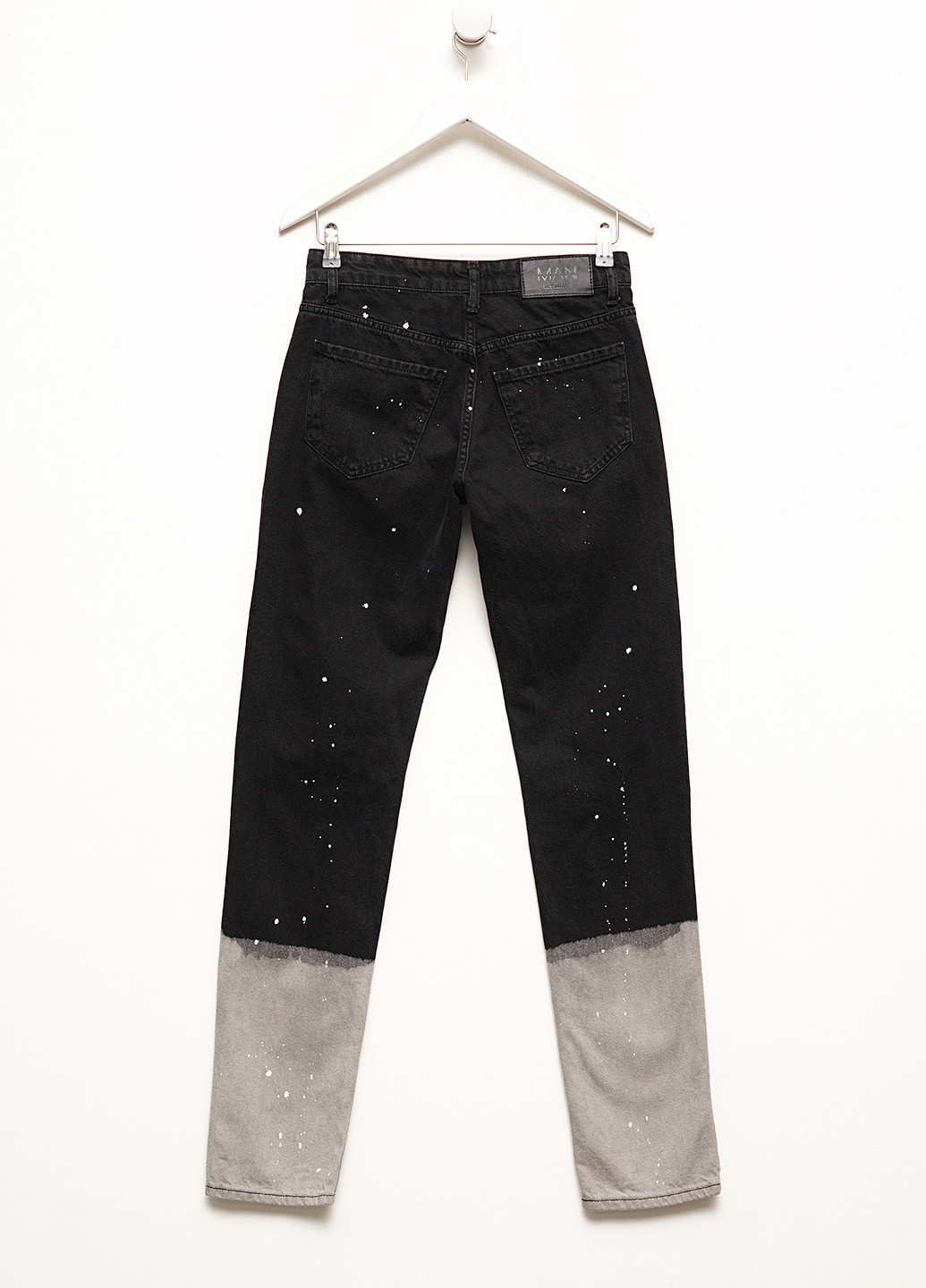 Черные демисезонные зауженные джинсы Boohoo