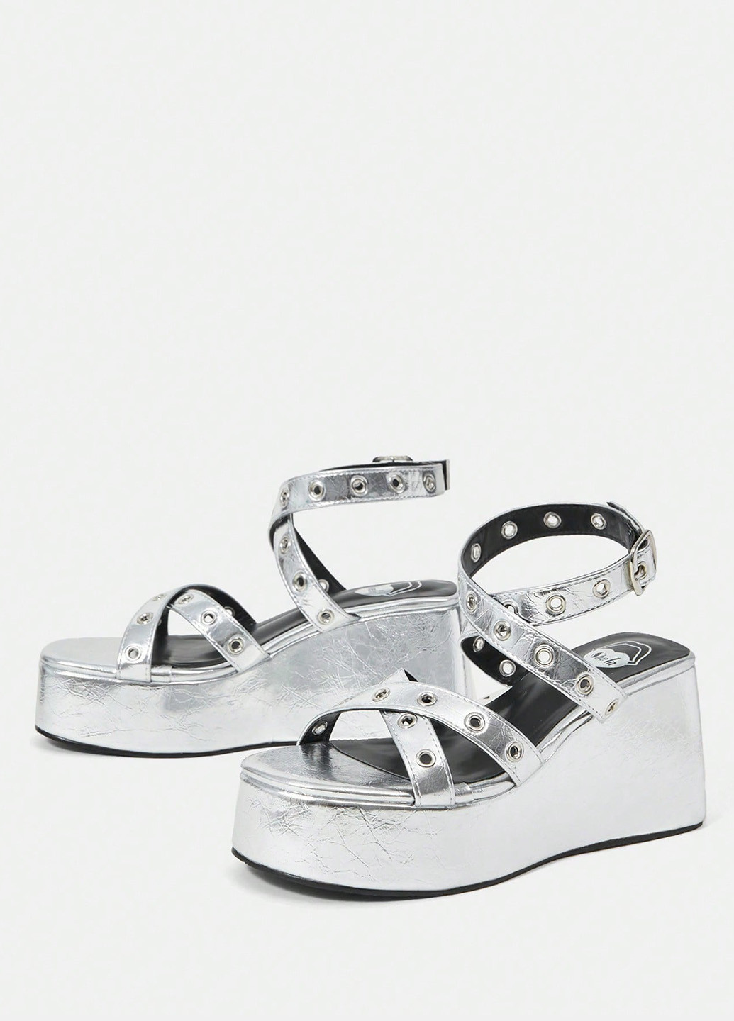 Серебряные босоножки SHEIN с ремешком люверсы