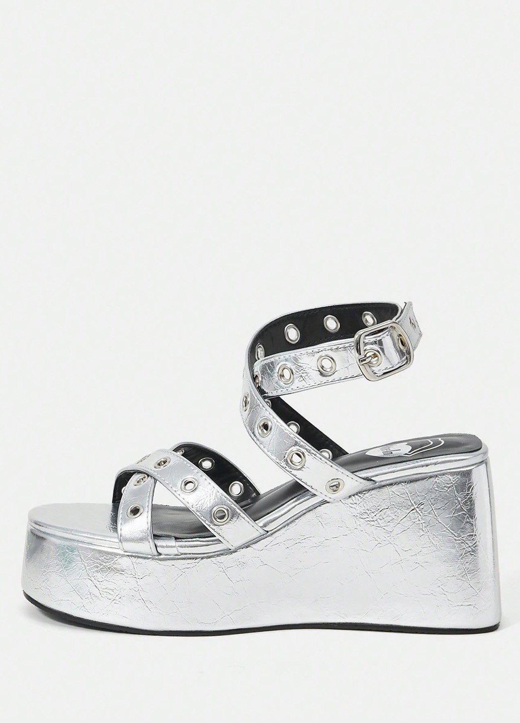 Серебряные босоножки SHEIN с ремешком люверсы
