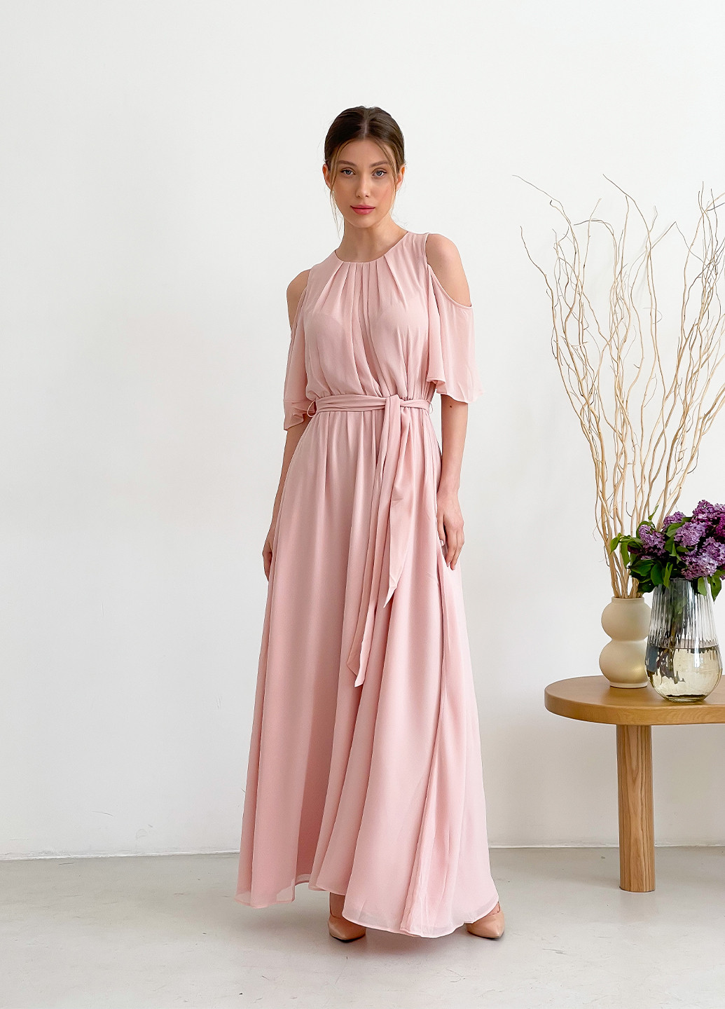 Розовое вечернее шифоновое макси платье с открытыми плечами клеш, с юбкой-солнце, с открытыми плечами, с пышной юбкой Tom Tailor однотонное