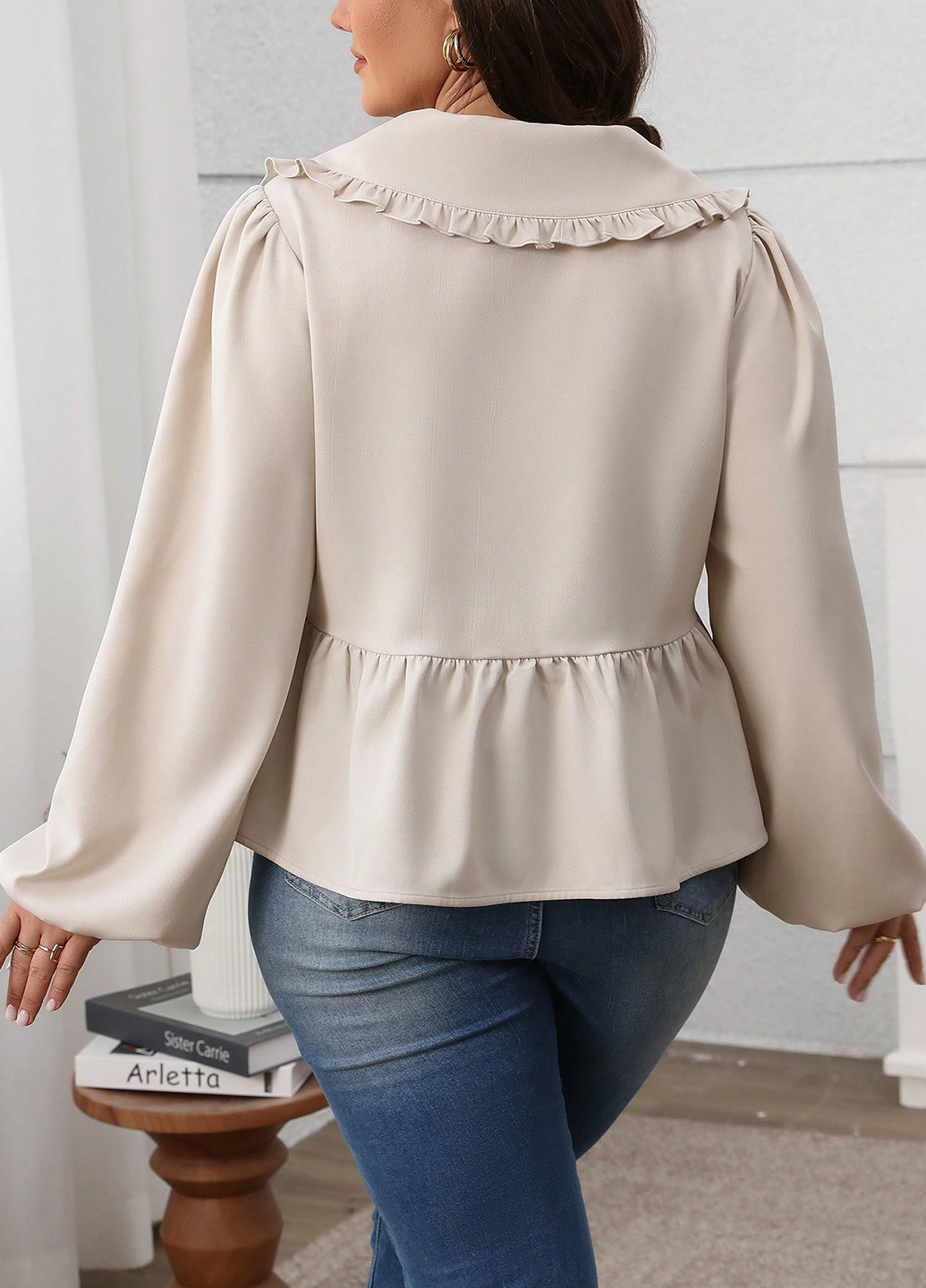 Светло-бежевая блуза с баской SHEIN