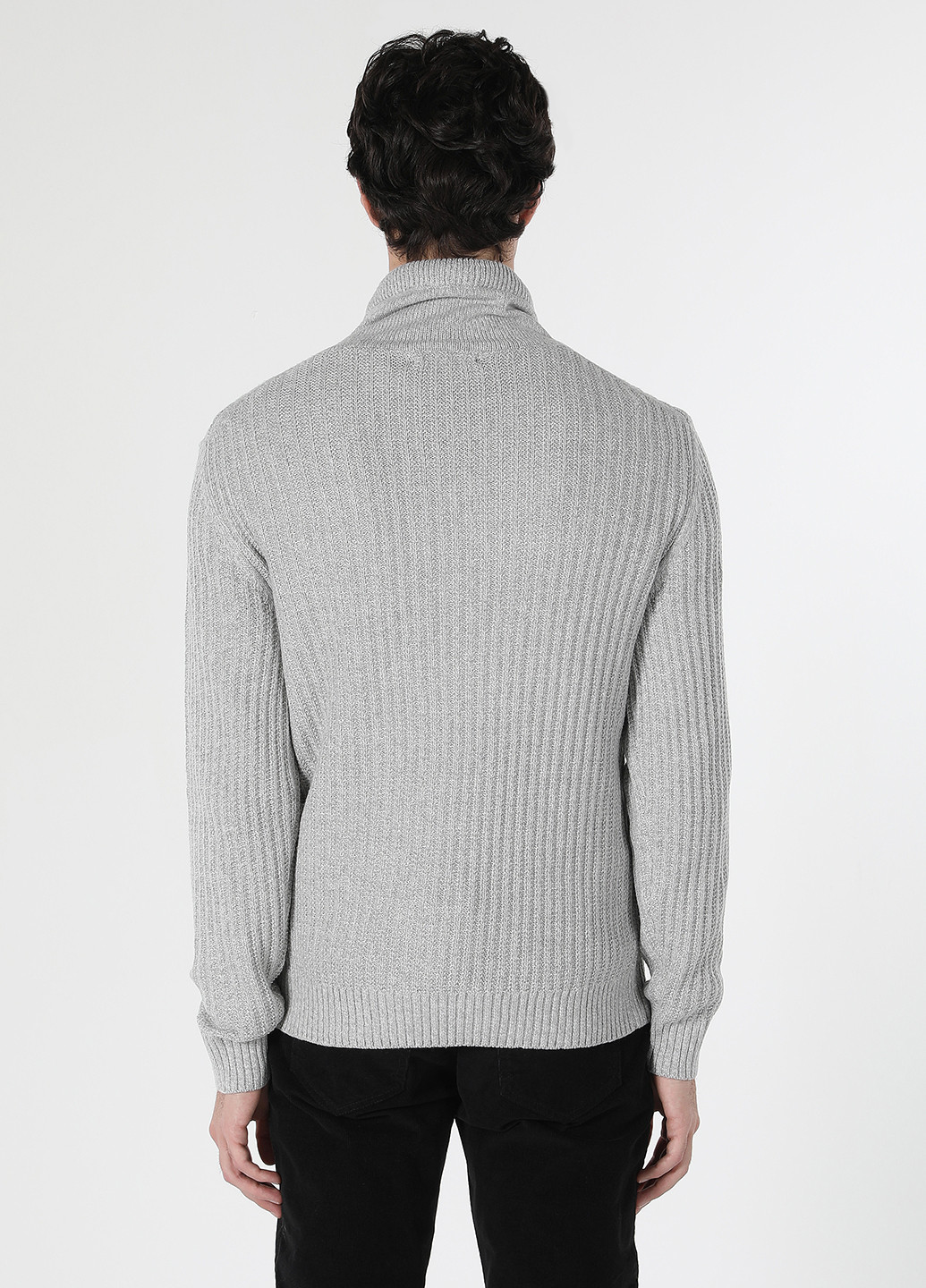 Світло-сірий зимовий светр Colin's