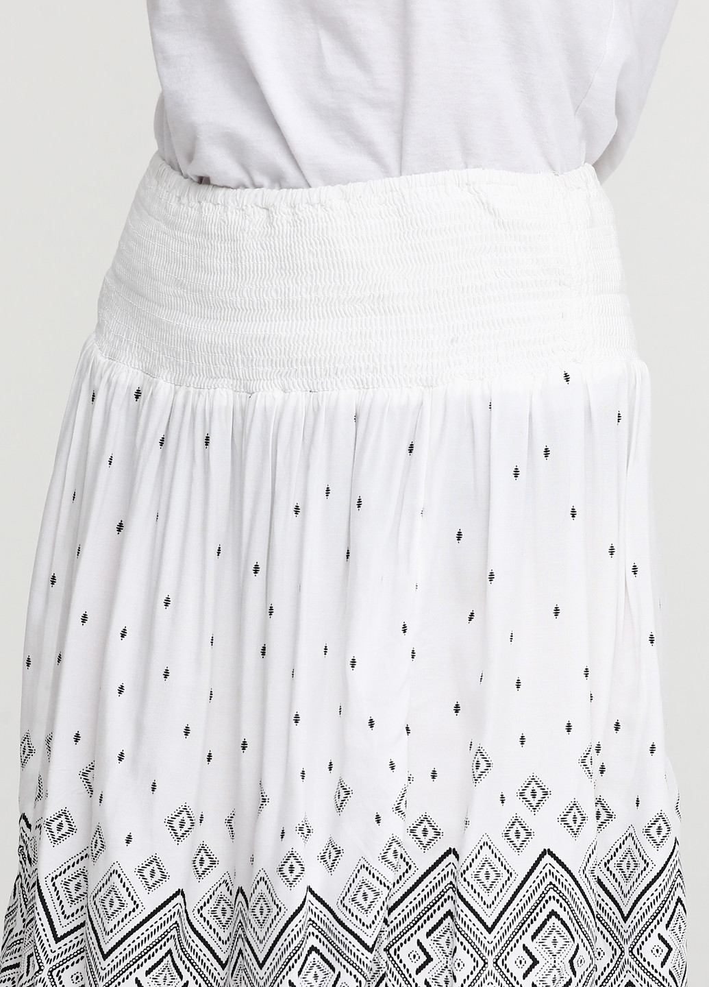 Белая кэжуал с орнаментом юбка C&A клешированная