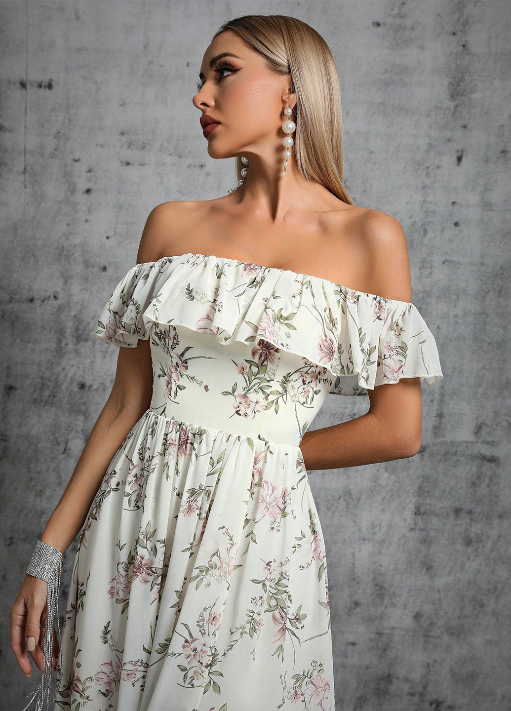 Молочное праздничный платье а-силуэт, с открытыми плечами SHEIN с цветочным принтом