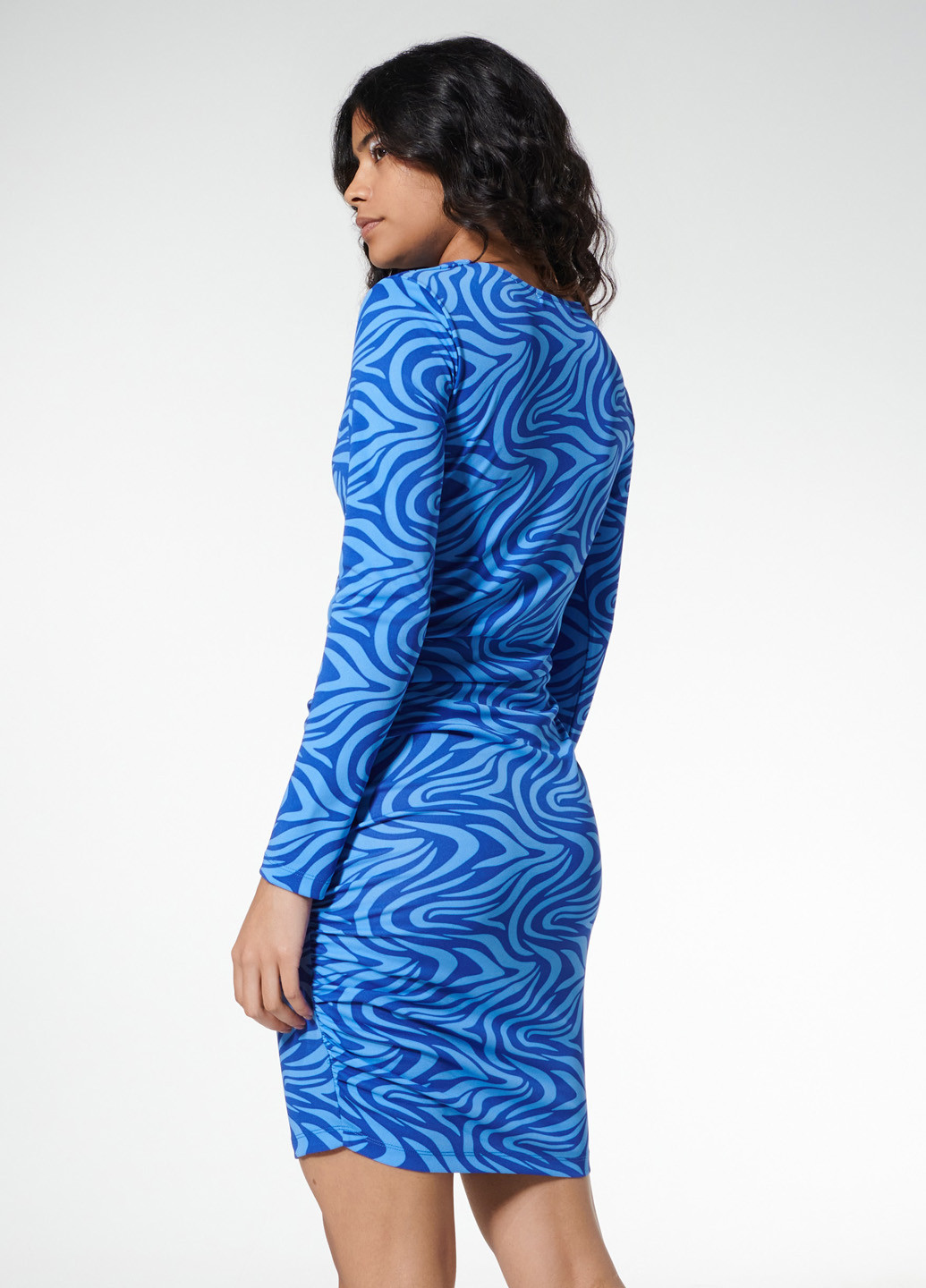 Светло-синее кэжуал платье футляр Sinsay с абстрактным узором