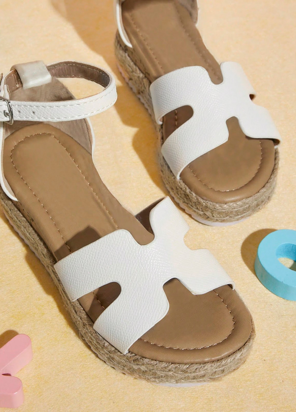 Белые кэжуал сандалии SHEIN с ремешком