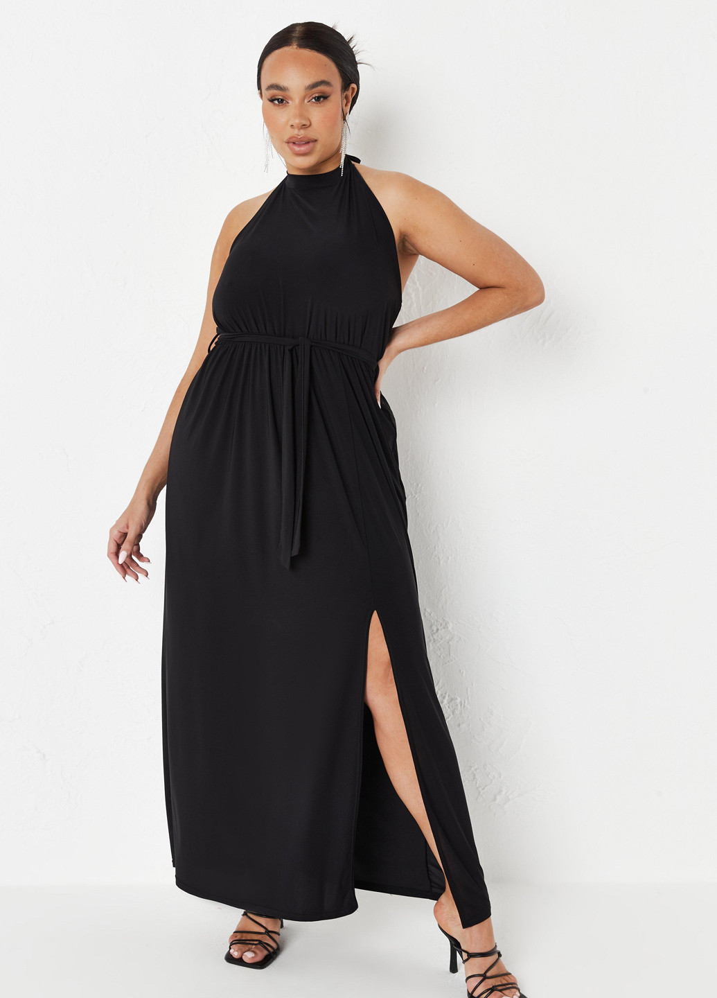 Черное коктейльное платье с открытой спиной Missguided однотонное