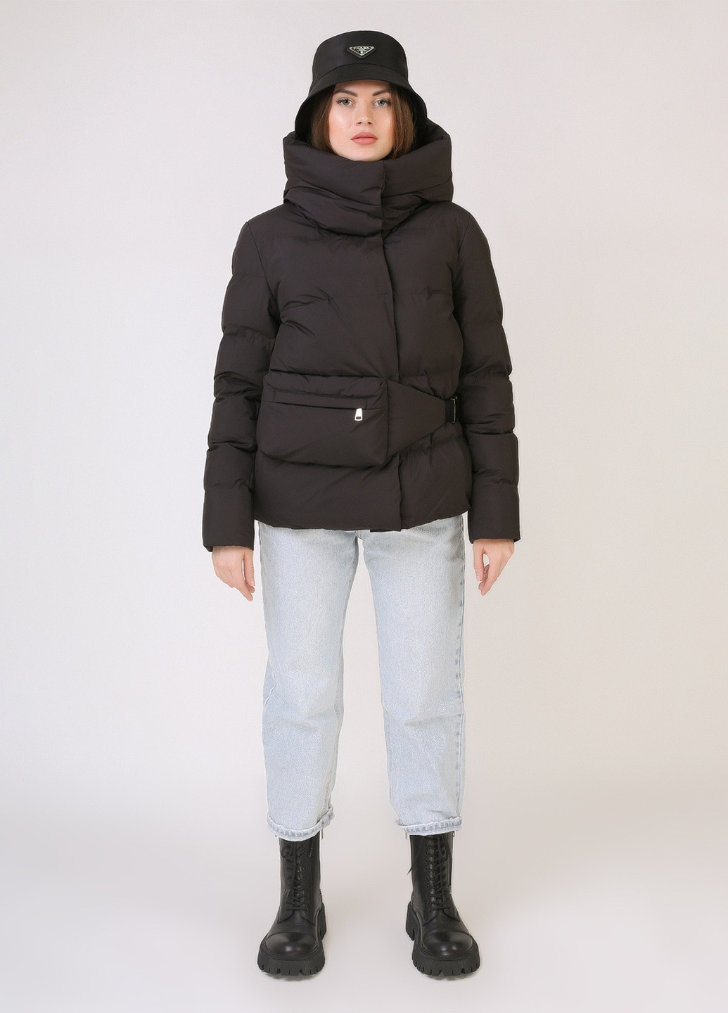 Черная зимняя куртка с поясной сумкой короткая No Brand