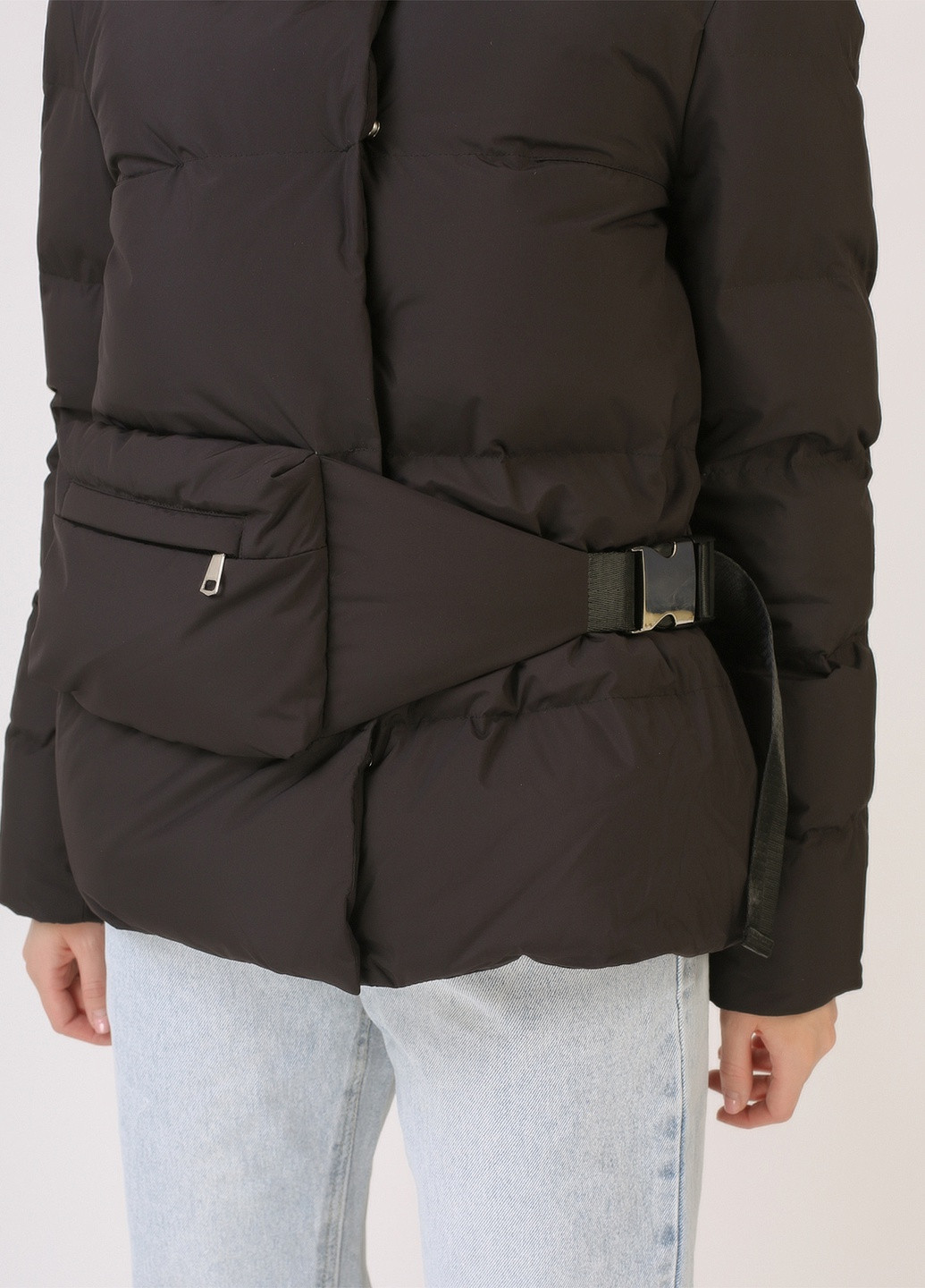 Черная зимняя куртка с поясной сумкой короткая No Brand