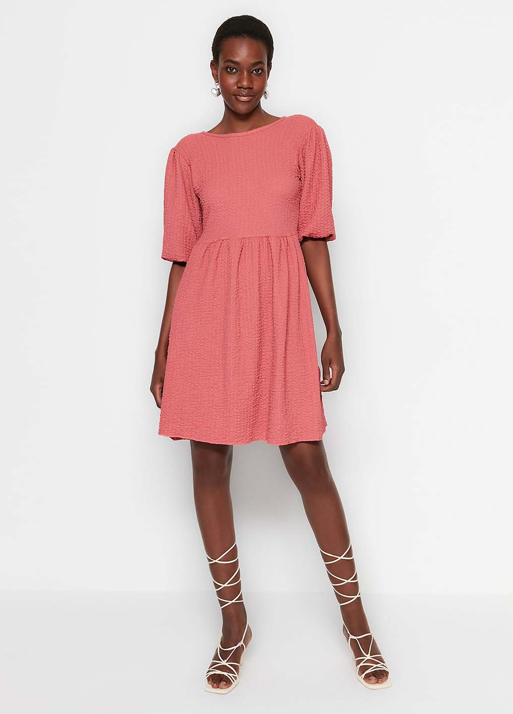 Світло-рожева кежуал сукня кльош Trendyol однотонна