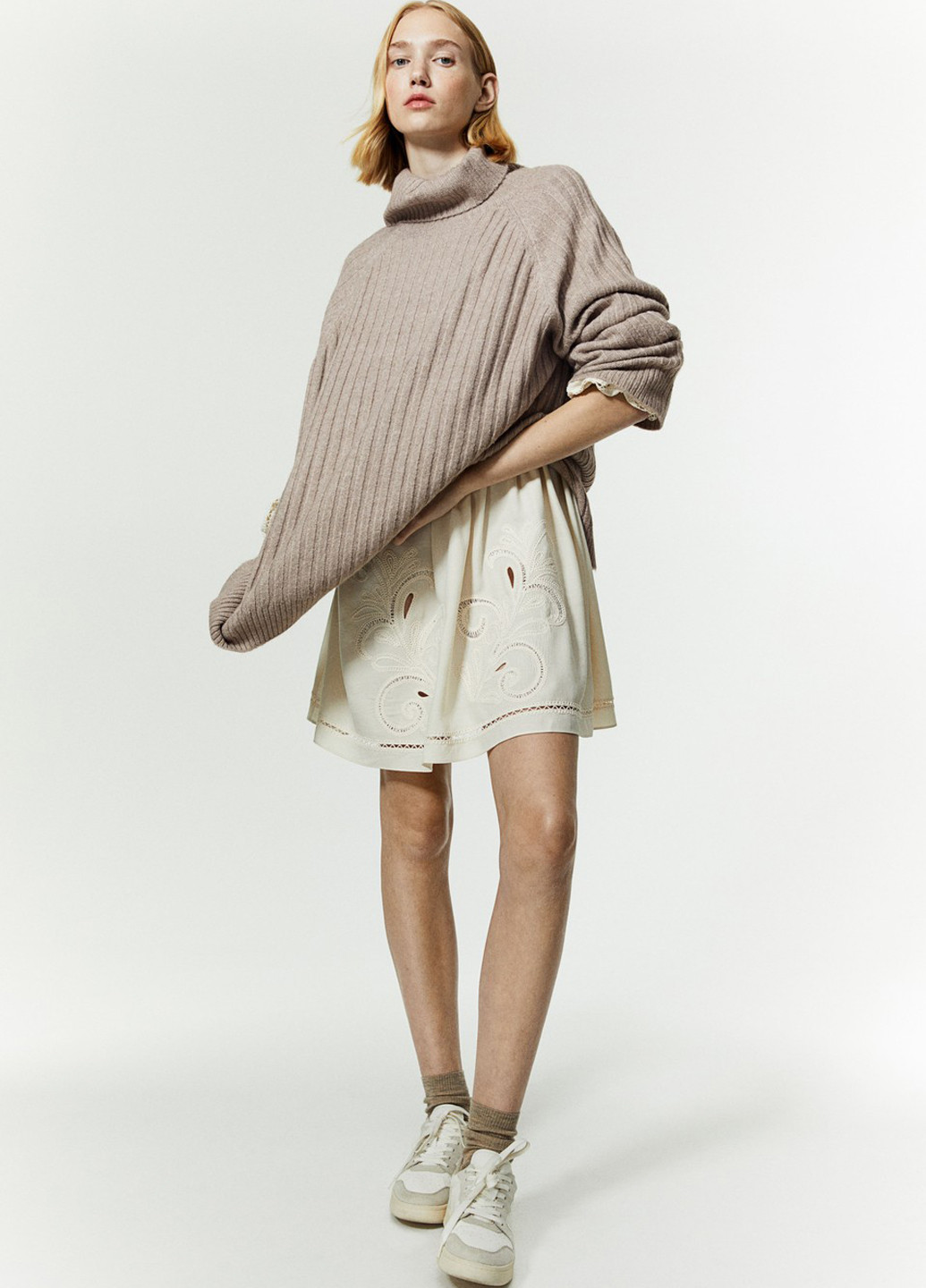 Бежевий зимовий светр H&M