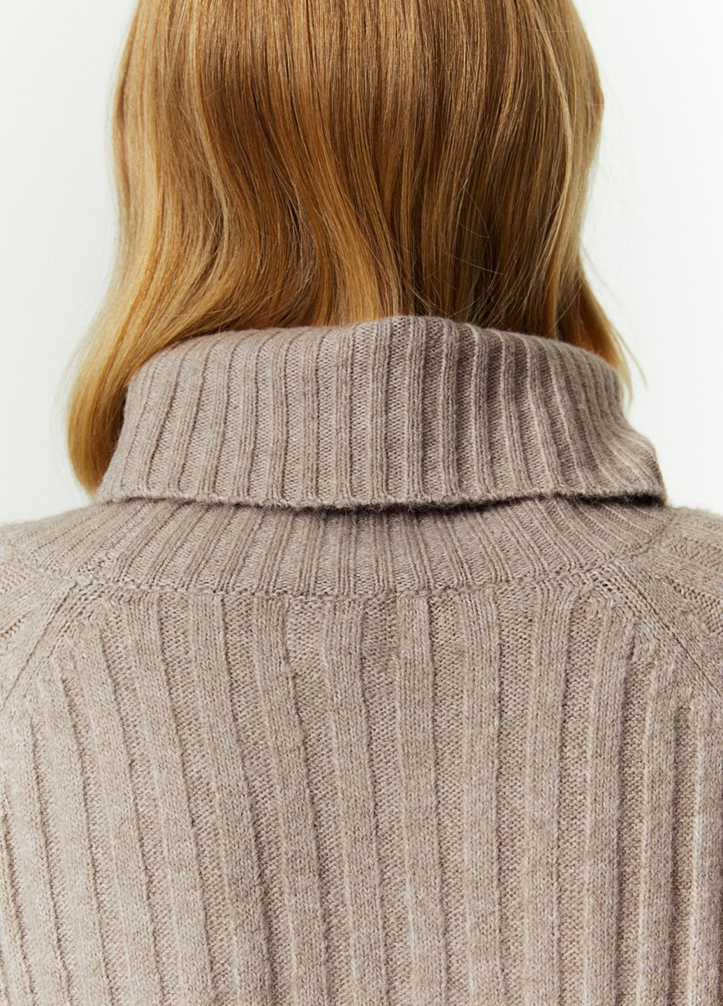 Бежевий зимовий светр H&M