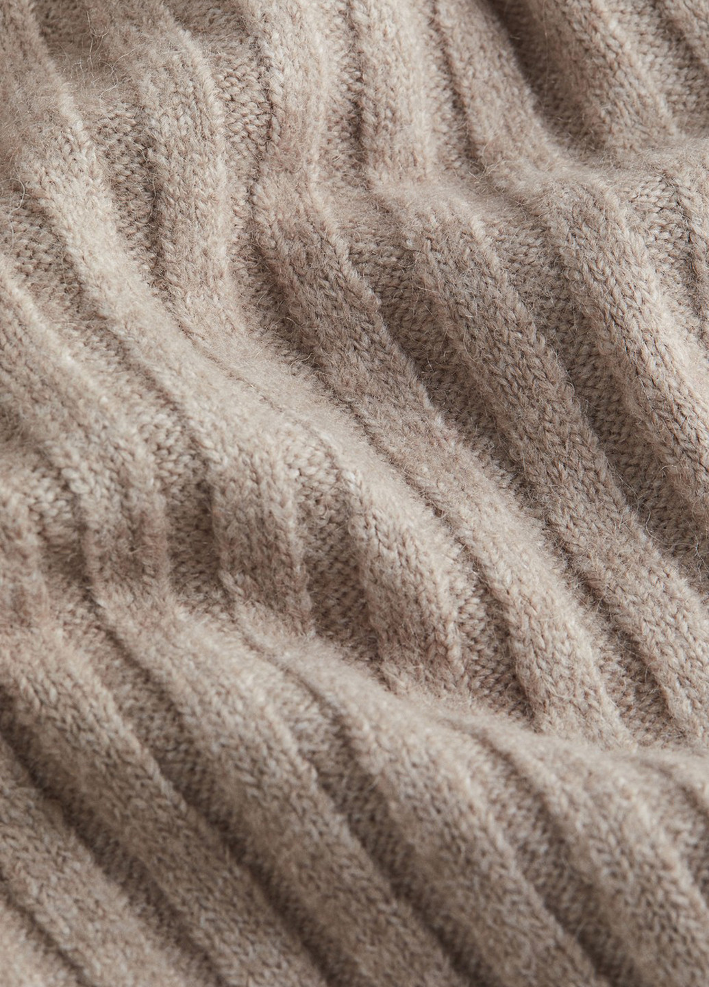 Бежевий зимовий светр H&M