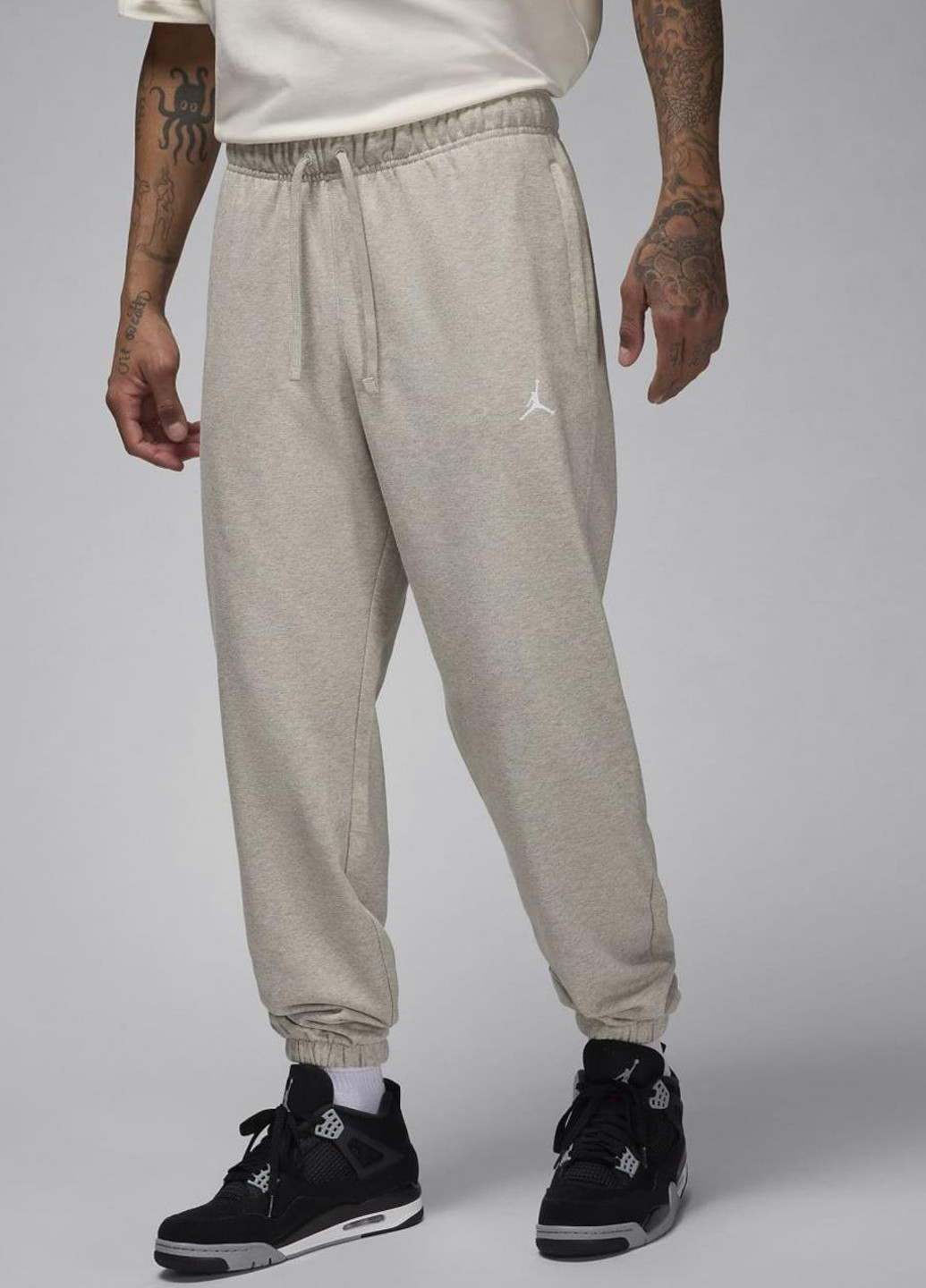 Бежевые спортивные демисезонные джоггеры брюки Nike