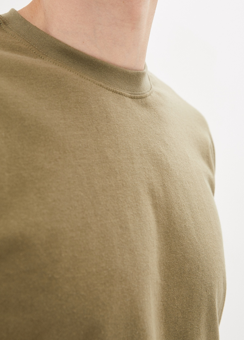 Хаки (оливковая) футболка мужская базовая с коротким рукавом Роза