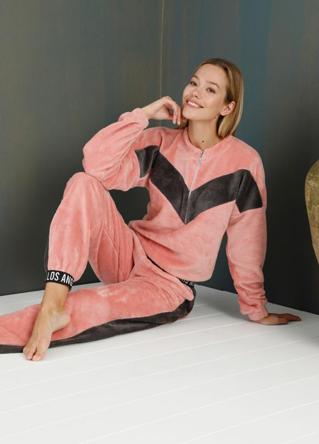 Розовая всесезон пижама (свитшот, брюки) свитшот + брюки ECROU