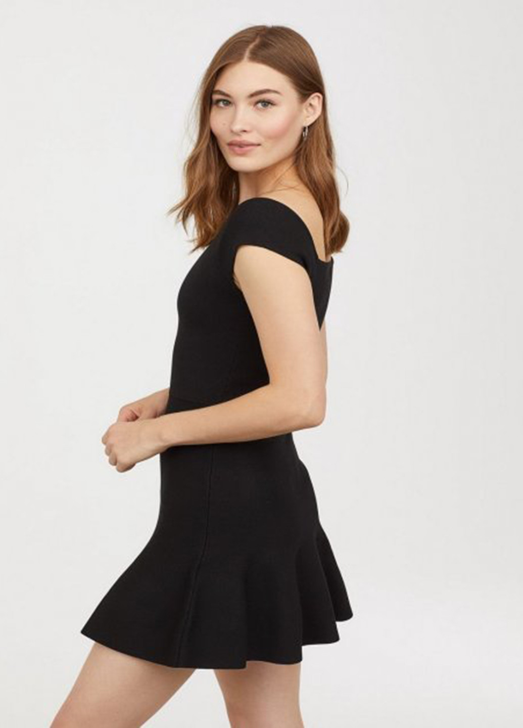 Чорна кежуал плаття кльош, з відкритими плечима H&M однотонна