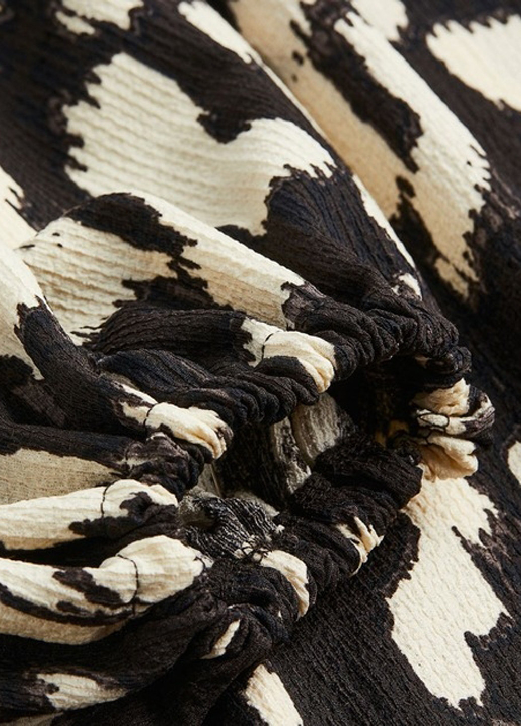 Черно-белое кэжуал платье а-силуэт H&M с абстрактным узором