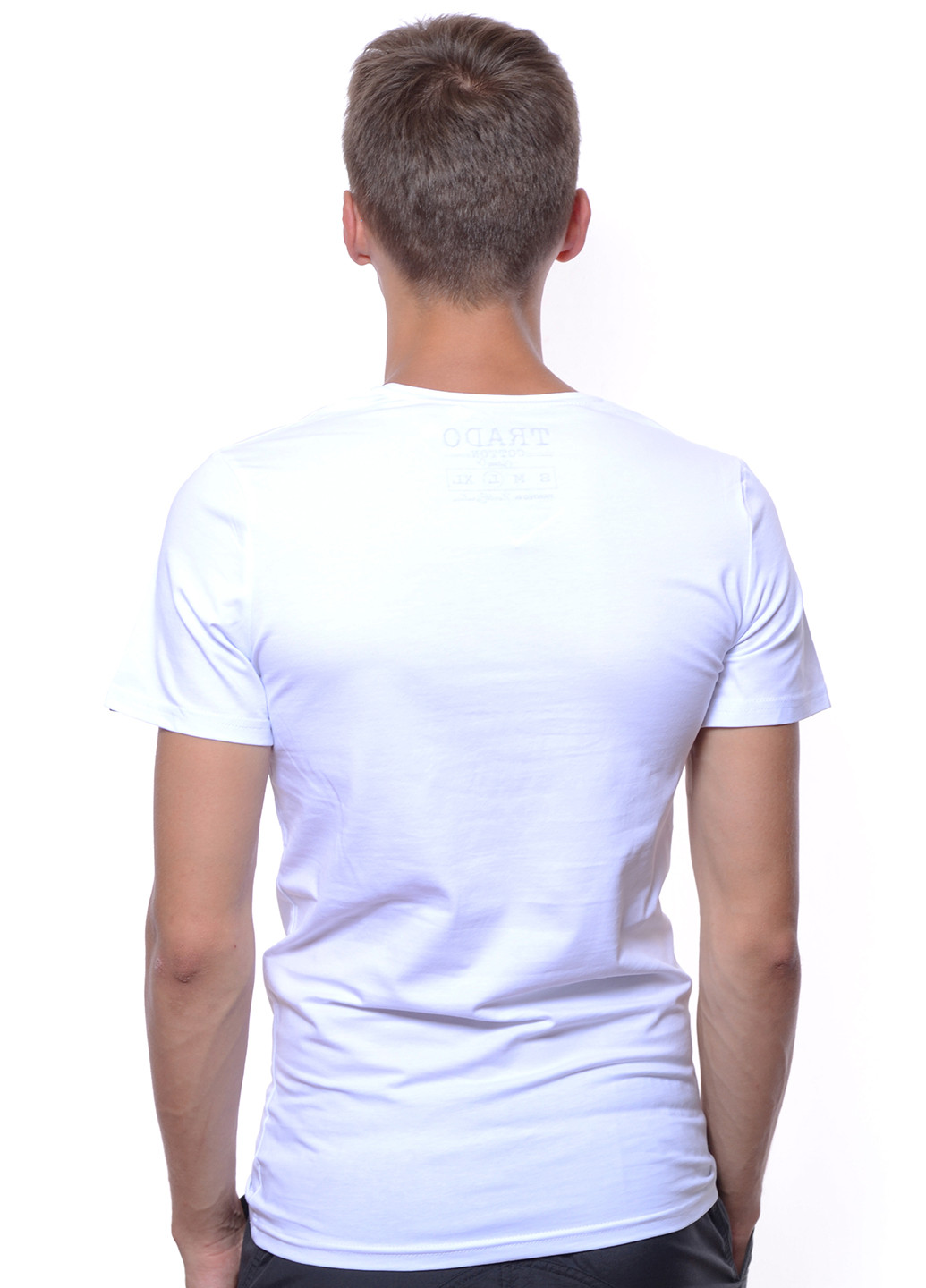 Біла футболка Strado