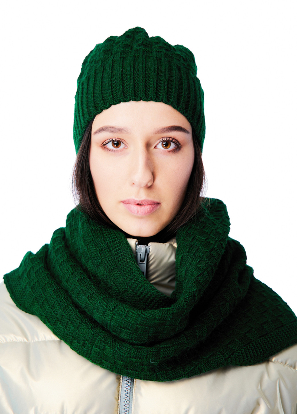 Зеленый зимний комплект (шапка, шарф-cнуд) SVTR