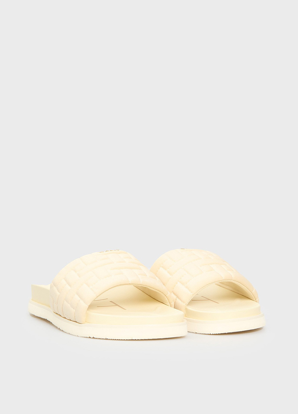 Светло-бежевые шлепанцы Gant с логотипом