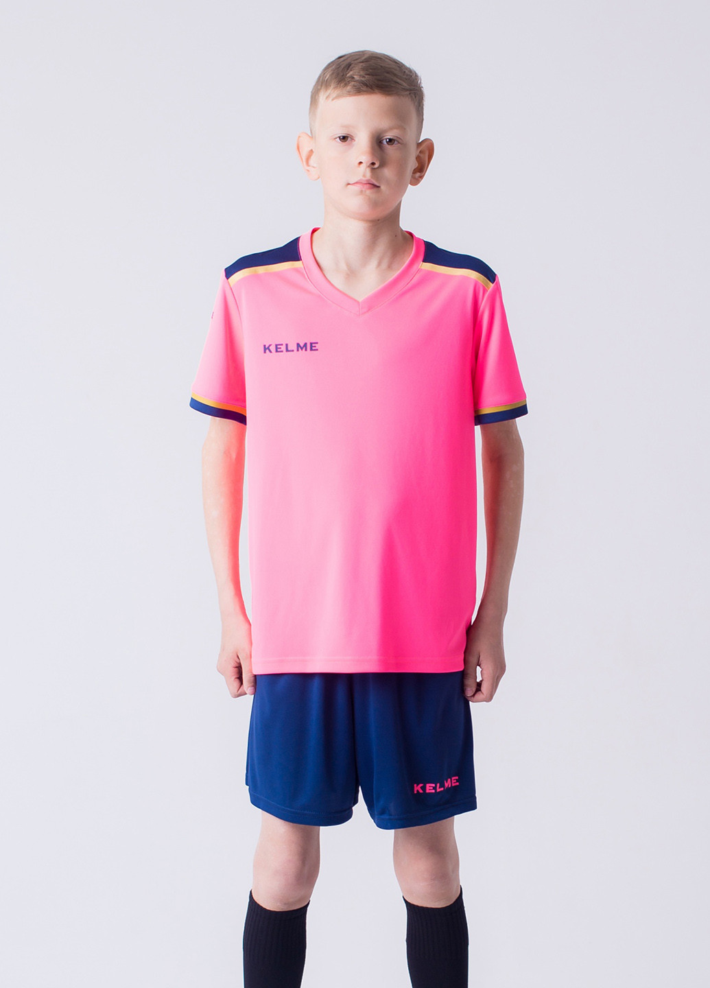 Розовый демисезонный комплект (футболка, шорты) Kelme