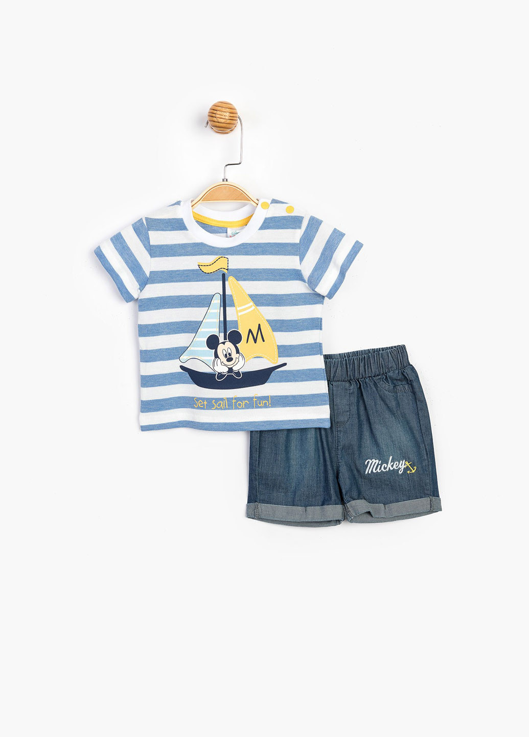 Комбинированный демисезонный костюм (футболка, шорты) Disney