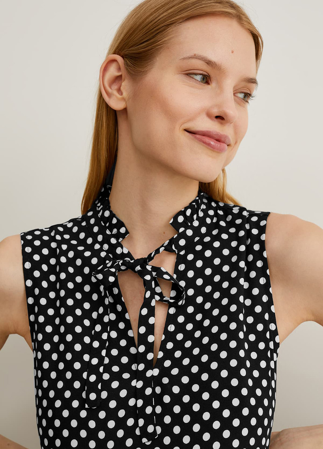 Черно-белое кэжуал платье C&A в горошек