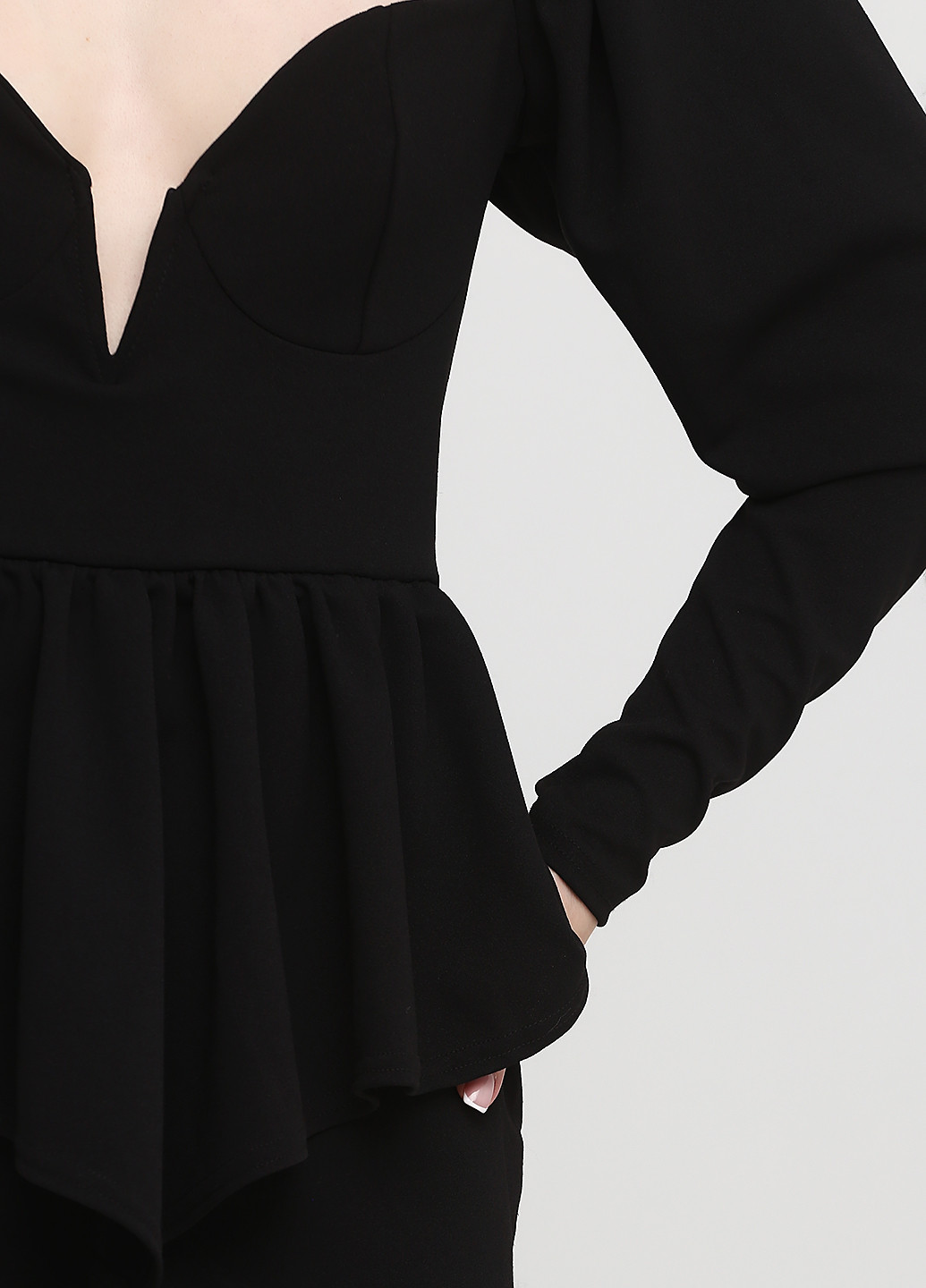 Черное коктейльное платье с открытой спиной, с баской Boohoo однотонное