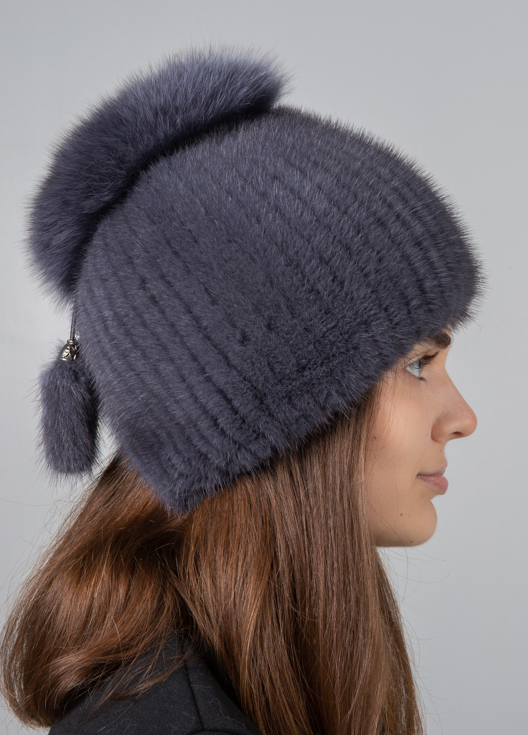 Женская зимняя шапка бини из натурального меха норки с большим помпоном из песца Меховой Стиль шарик (254918347)