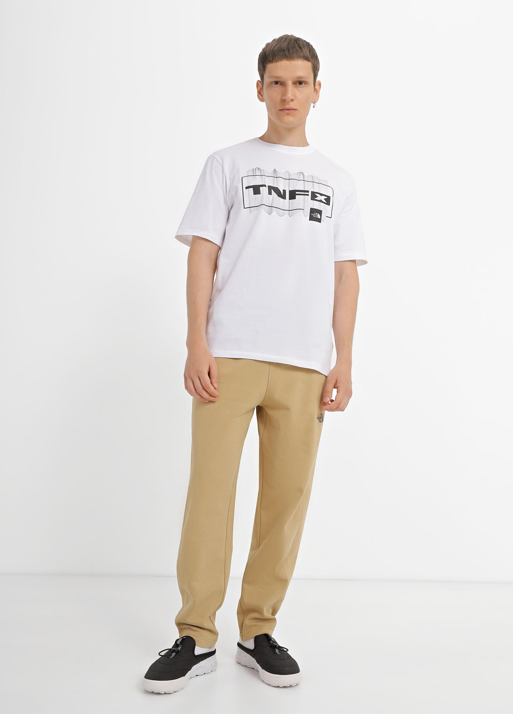 Бежевые спортивные демисезонные зауженные брюки The North Face