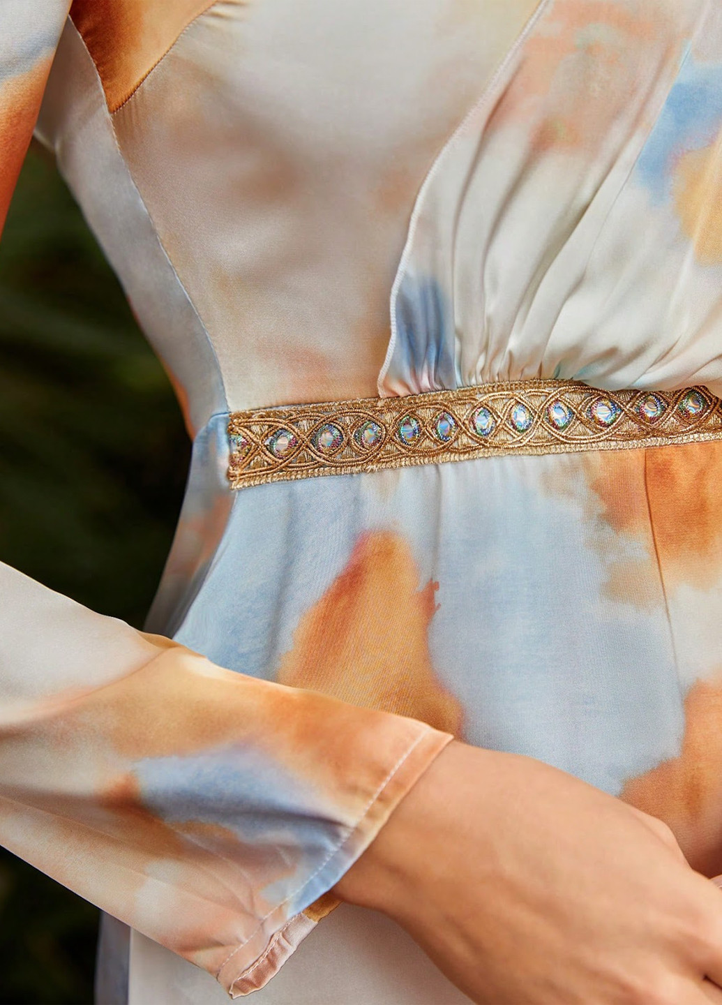 Комбинированное коктейльное платье на запах, со шлейфом SHEIN тай-дай