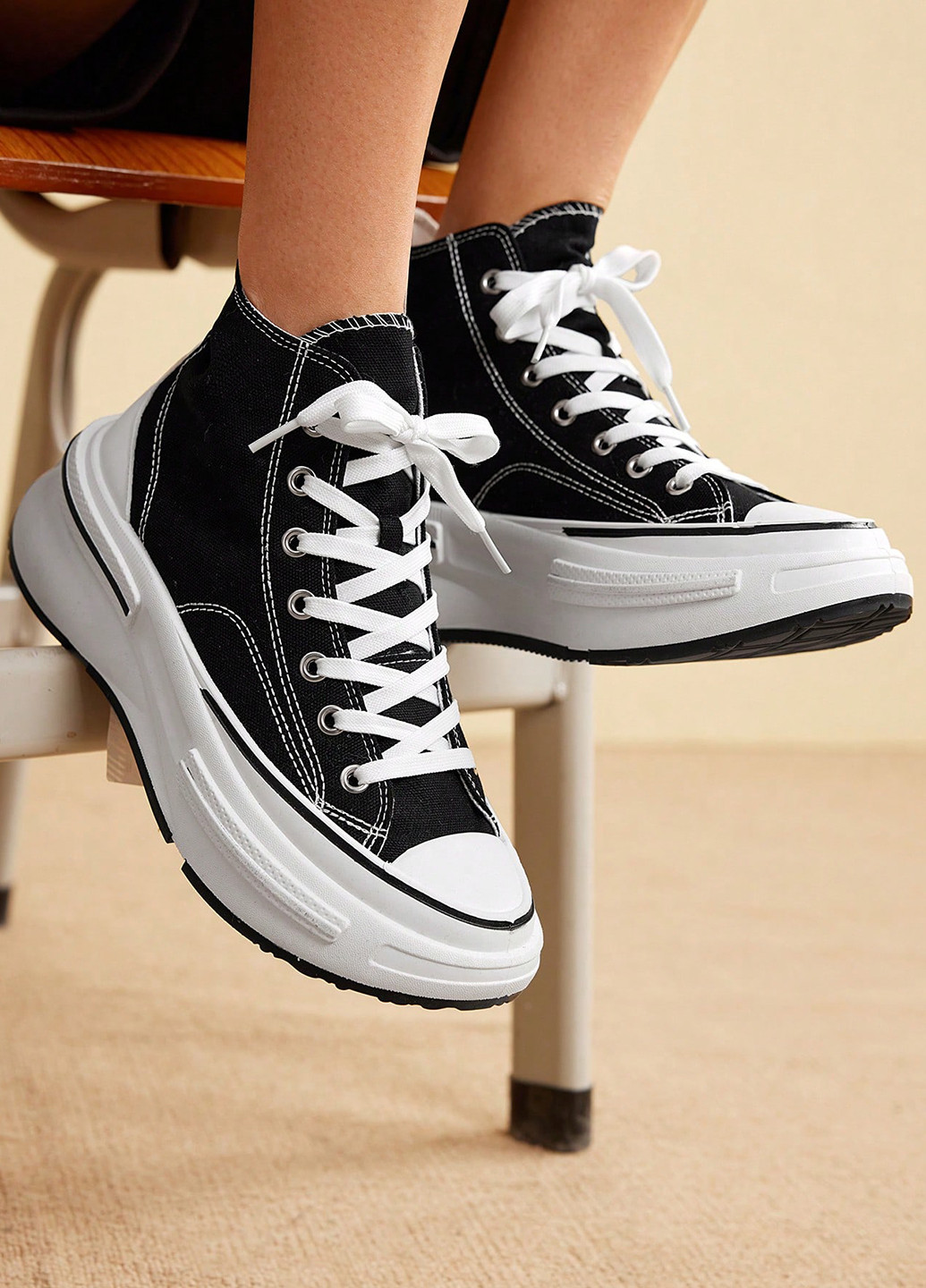 Черные кроссовки SHEIN