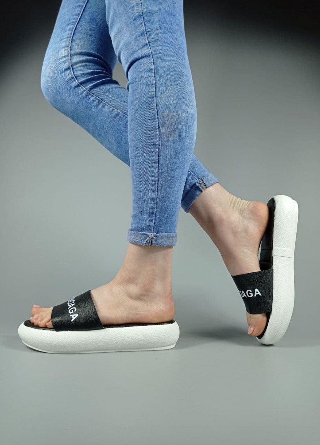 Черные шлепанцы Kamengsi