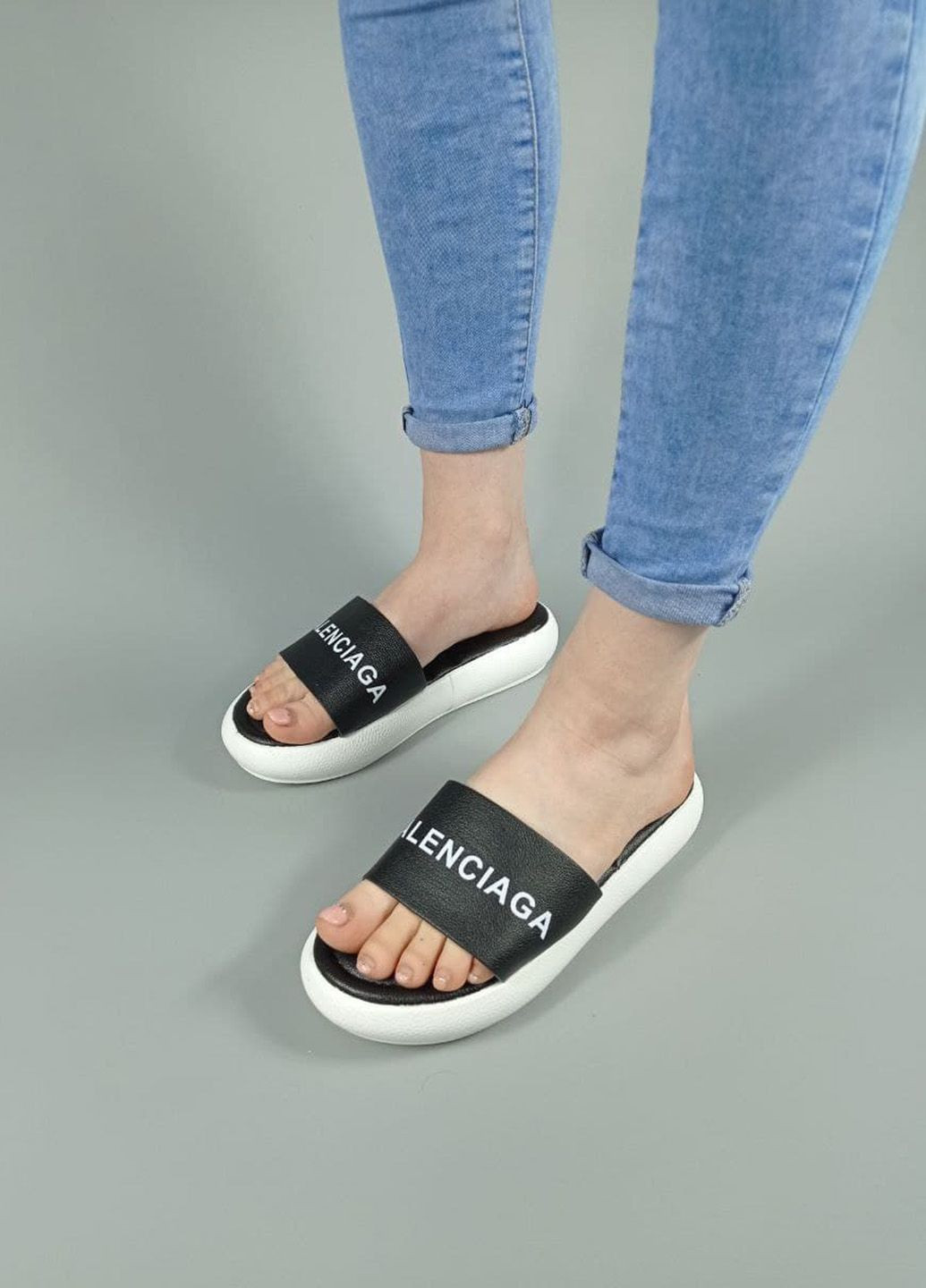 Черные шлепанцы Kamengsi