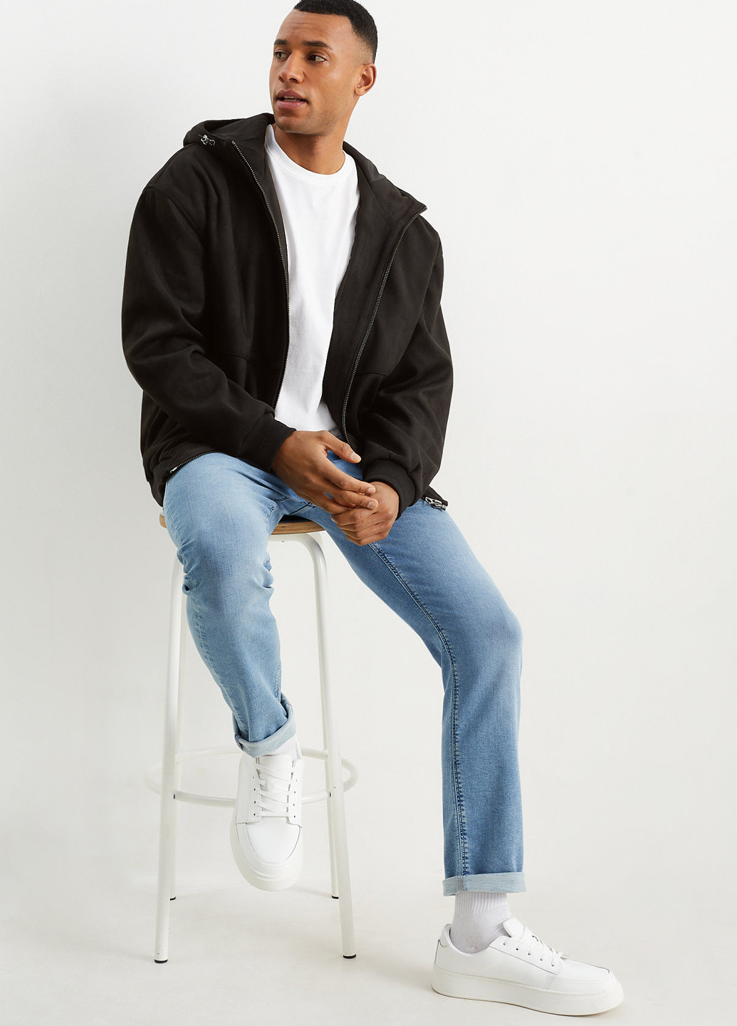 Чорна демісезонна вітровка C&A