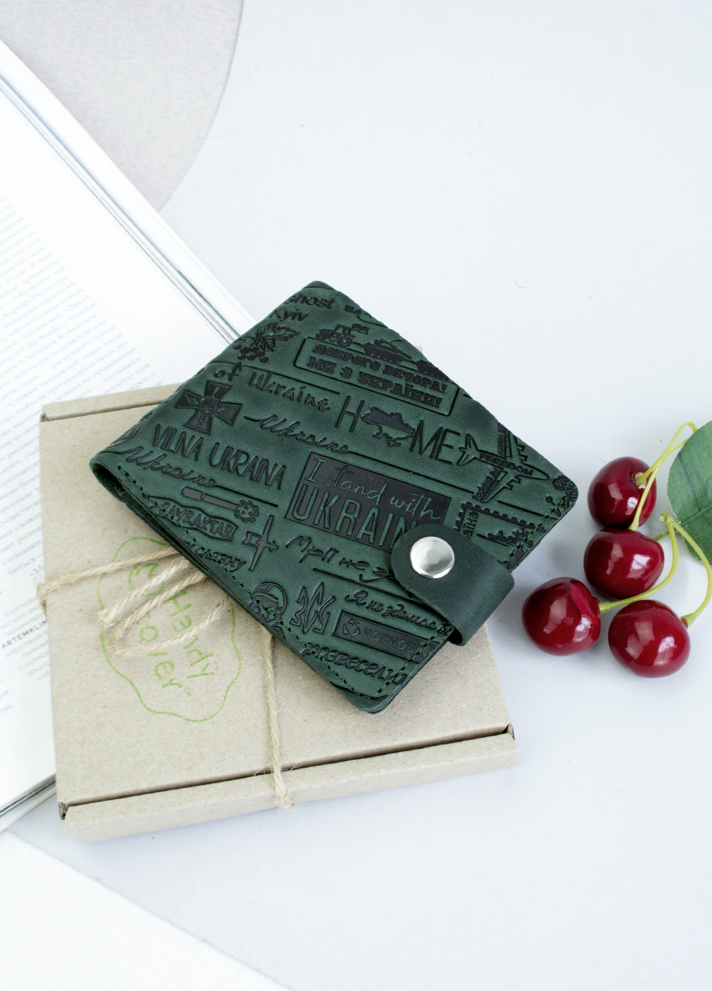 Подарочный набор №56 "Ukraine" (зеленый) в коробке: обложка на паспорт + портмоне HandyCover (253595746)